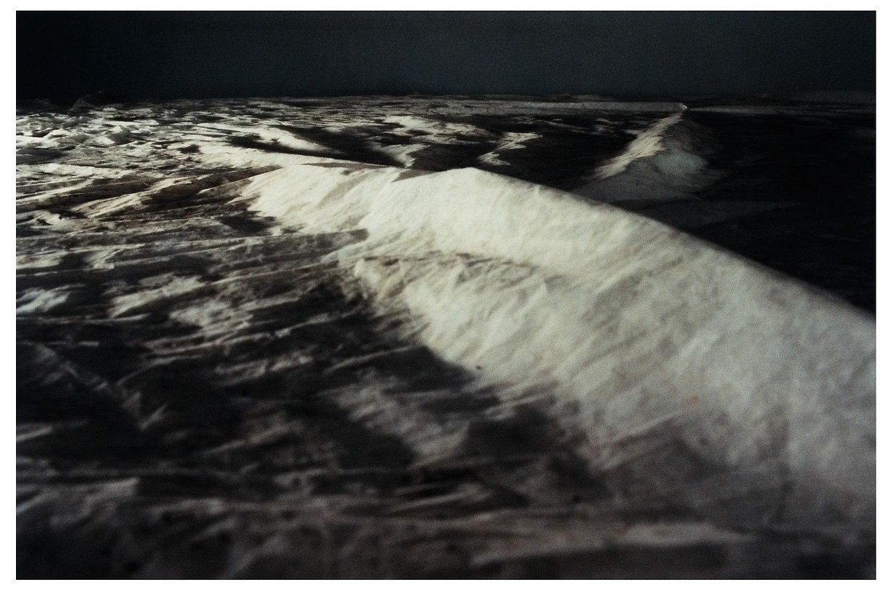 Catrin Bolt: Donaulandschaft aus der Serie der “Plastiklandschaften“ (2016), Ausstellung „Fragile Schöpfung“ im Dom Museum Wien