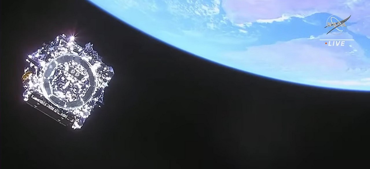 Último vistazo al Telescopio James Webb con la Tierra al fondo.