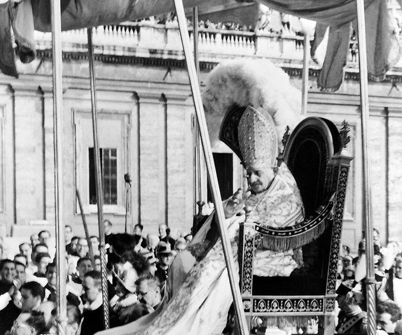 Papst Johannes XXIII. wird am 11. Oktober 1962 in die Peterskirche getragen, Start des Zweiten Vatikanischen Konzils
