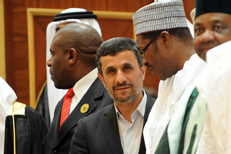 Mahmud Ahmadinedschad bei einer Versammlung der Organisation für Islamische Zusammenarbeit (OIC)