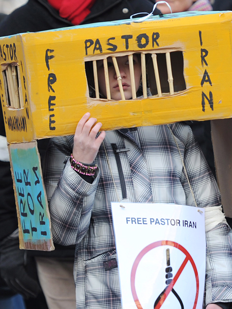 Kind bei Protestaktion zur Freilassung von Pastor Jussuf Nadarchani in Hamburg