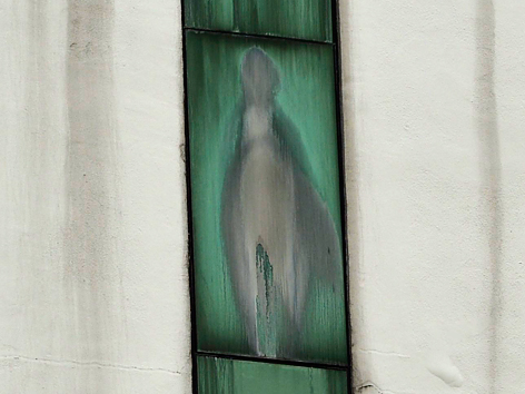 Eine angebliche Marienerscheinung auf einem Krankenhausfenster in Kuala Lumpur, Malaysia