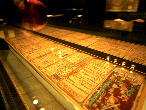 Eine im 13. Jahrhundert entstandene Handschrift der Mayas