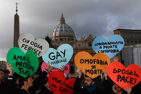 Plakate mit der Aufschrift: Gay marriage