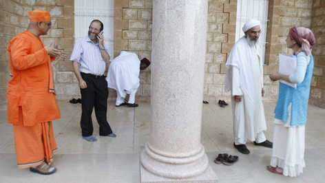 Religionsführer vor dem Bahai Schrein in Haifa