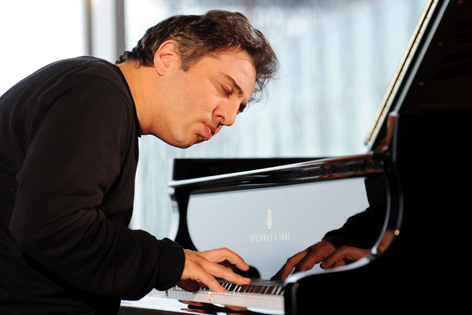 Der türkische Starpianist Fazil Say am Flügel