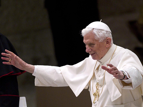 Papst Benedikt XVI. bei der Generalaudienz am Aschermittwoch