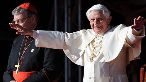 Kardinal George Pell und Papst Benedikt in Sydney im Jahr 2008.