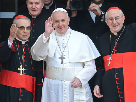 Der neue Papst Franziskus tritt aus der Basilika Santa Maria Maggiore
