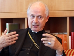 Bischof Kapellari im Interview