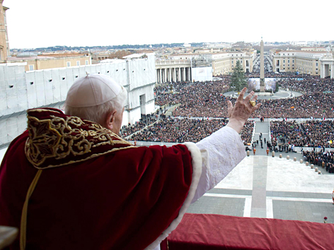 Papst Benedikt XVI. spendet seinen letzten Weihnachtssegen "Urbi et Orbi"