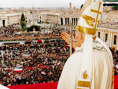 Papst Johannes Paul II. spendet den Segen "Urbi et Orbi" zu Weihnachten 1996