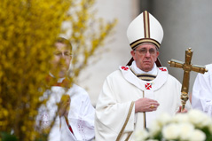 Papst Franziskus beim Ostergottesdienst am Petersplatz