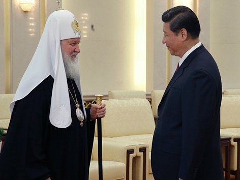 Der russisch-orthodoxe Patriarch Kyrill I. und der chinesische Präsident Xi Jinping