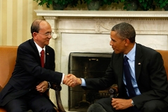 Der burmesische Staatschef Thein Sein schüttelt die Hand des US-Präsidenten Barack Obama