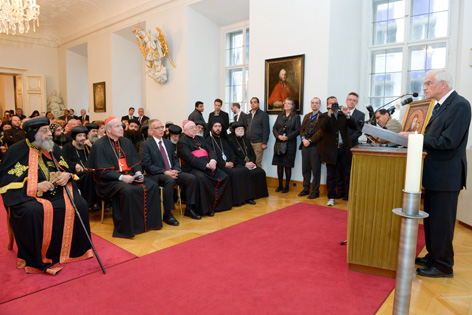 Pro-Oriente-Präsident Johann Marte am Pult beim Festakt mit Kopten-Papst Tawadros I.