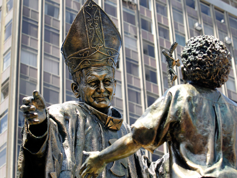 Statue von Johannes Paul II. in Lima