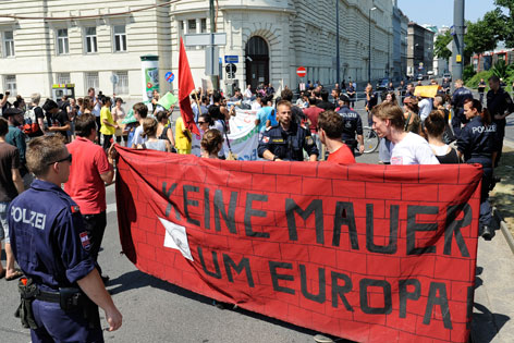 Demonstration gegen die Verhaftung und Abschiebung der Servitenkloster-Flüchtlinge