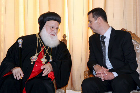 Patriarch Mar Ignatius Zakka I. Iwas bei einem Gespräch mit Präsident Bashar Assad im Jahr 2007