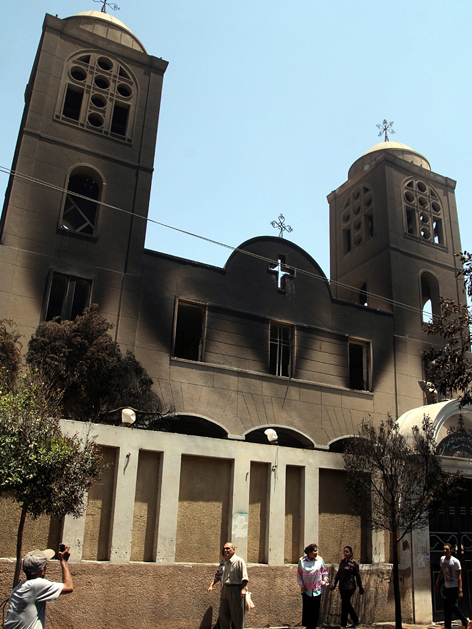 Ausgebrannte koptische Kirche in Minja, Ägypten