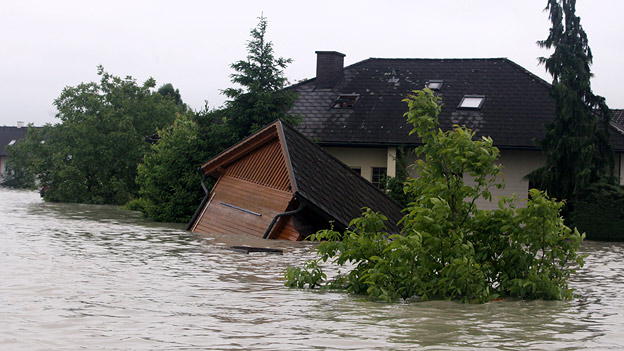 Vom Hochwasser überflutetes Haus