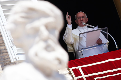 Papst Franziskus am Balkon des Petersdoms