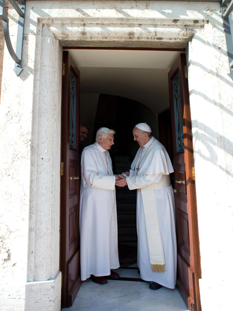 Papst Franziskus und Benedikt XVI. in Mater Ecclesiae