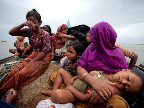 Ronghya-Familien aus Burma auf der Flucht