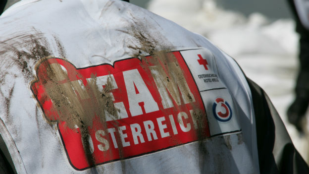 Das Team Österreich-Logo auf einer verschmutzten Jacke