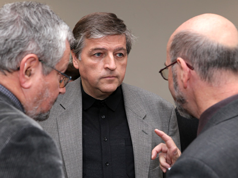 Helmut Schüller (Mitte), Obmann der Pfarrer-Initiative