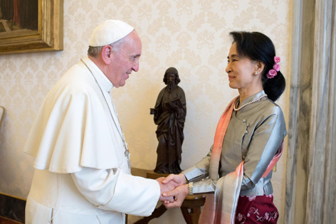 Aung San Suu Kyi und Papst Franziskus