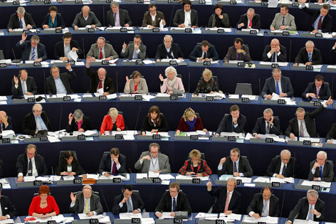 EU-Parlamentarier bei einer Abstimmung