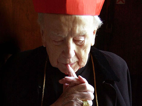 Kardinal Franz König mit gesenktem Blick