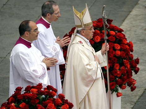 Papst Franziskus eröffnet Heiligsprechungszereminie