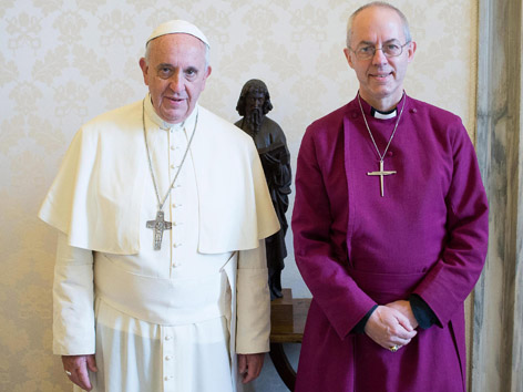 Papst Franziskus und Erzbischof Welby