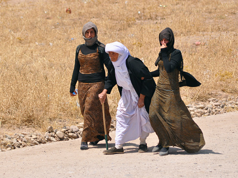 Jesiden-Familie auf der Flucht vor IS-Miliz
