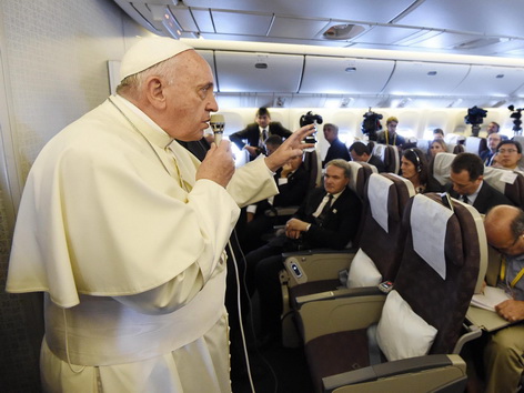 Papst Franziskus bei der fliegenden Pressekonferenz