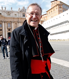 Kardinal Walter Kasper auf dem Petersplatz