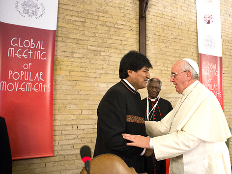 Papst Franziskus mit Boliviens Präsidenten Evo Morales