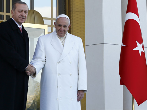Präsident Erdogan empfängt Papst Franziskus