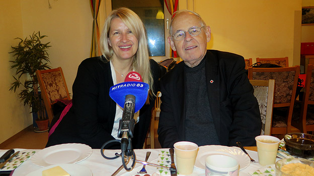 Claudia Stöckl und Pfarrer Wolfgang Pucher beim Frühstück