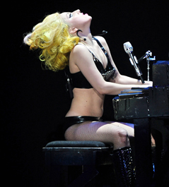 Lady Gaga auf der Bühne