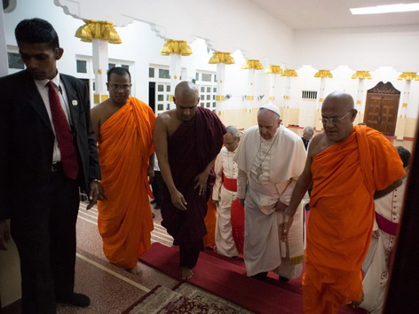 Papst Franziskus besucht buddhistischen Tempel Colombo