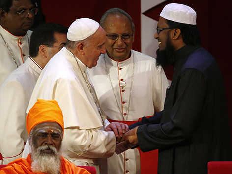 Papst Franziskus bei einem interreligiösen Treffen in Sri Lanka