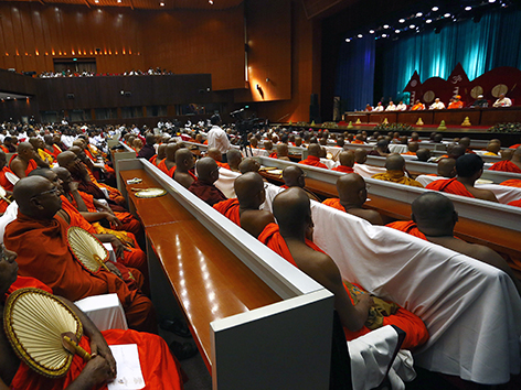 Papst Franziskus bei einem interreligiösen Treffen in Sri Lanka