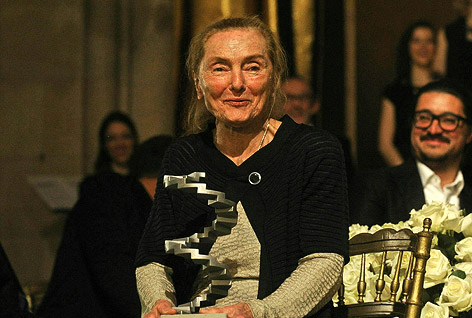 Erni Mangold mit dem Österreichischen Filmpreis