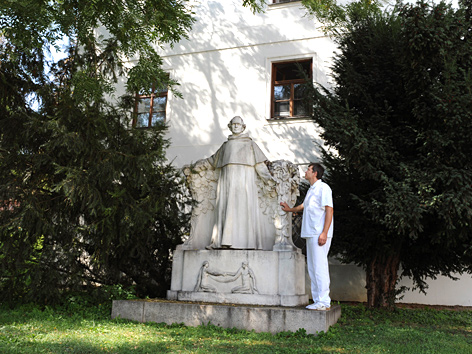 Mendel-Denkmal im Garten der Augustiner-Abtei in Brünn