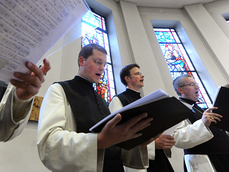 Heiligenkreuzer Mönche beim Singen