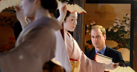 Prinz William verfolgt eine Geisha-Schau