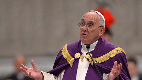 Papst Franziskus kündigt das "Heiliges Jahr" 2015/16 an.